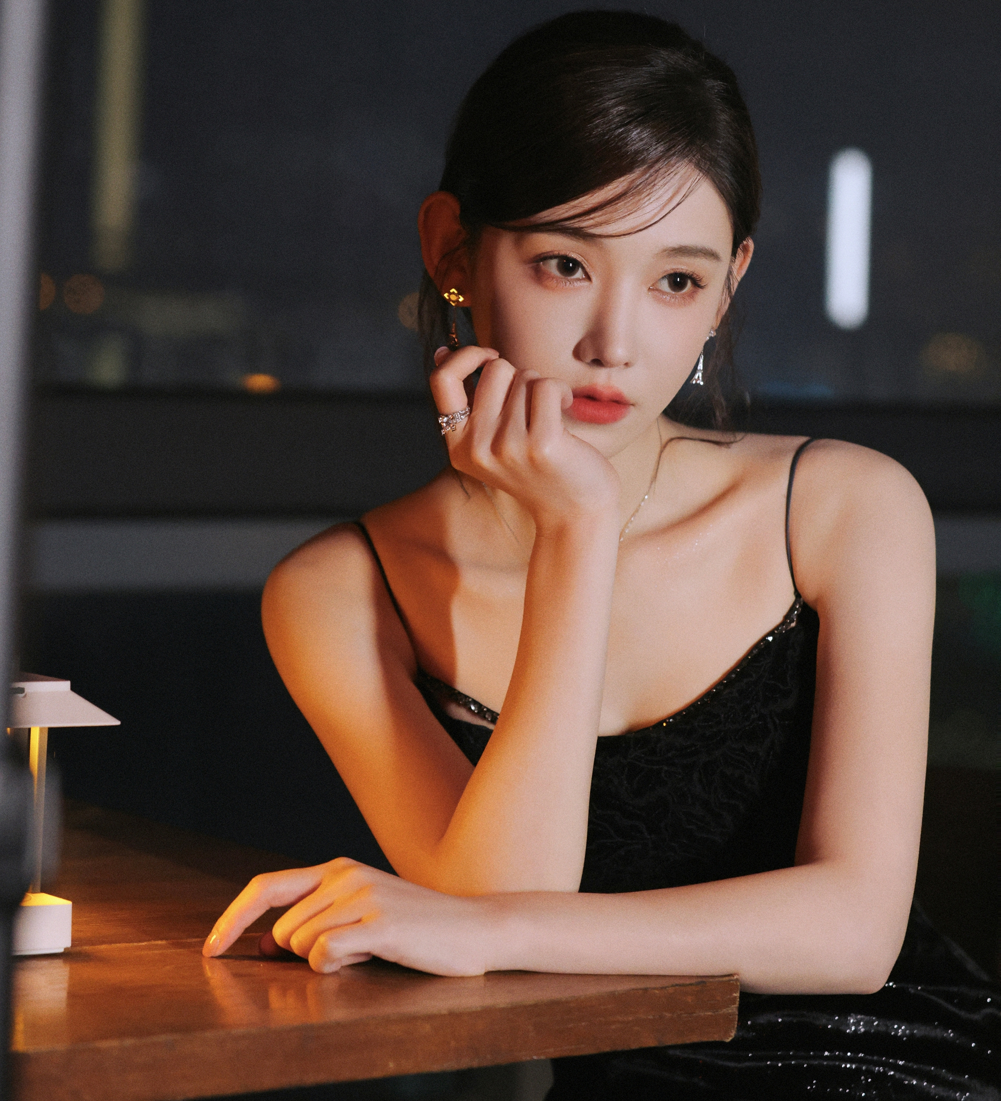 Li Mo Chen is the leading star of short films with a total earning of over 55 million yuan in China. Which movie is at the top of the box office, for 3 years no face has been as hot as Li Mo Chen.