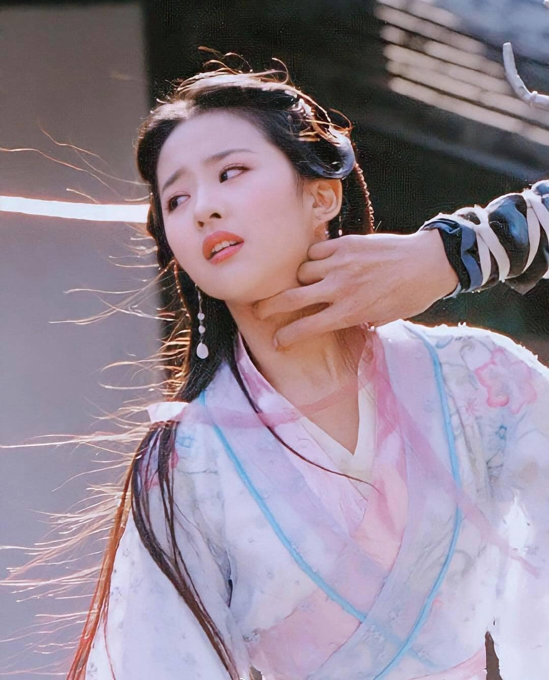 Dùng AI phục dựng chân dung “thần tiên tỷ tỷ” Vương Ngữ Yên, nhìn sang Lưu Diệc Phi mà tá hỏa Dùng AI phục dựng chân dung “thần tiên tỷ tỷ” Vương Ngữ Yên, nhìn sang Lưu Diệc Phi mà tá hỏa