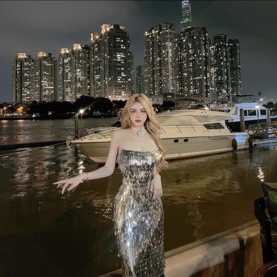 Cận cảnh nhan sắc cô gái được đánh giá là bản sao của Ngân 98, gợi cảm không kém hot girl mạng- Ảnh 4. Cận cảnh nhan sắc cô gái được đánh giá là bản sao của Ngân 98, gợi cảm không kém hot girl mạng- Ảnh 4.