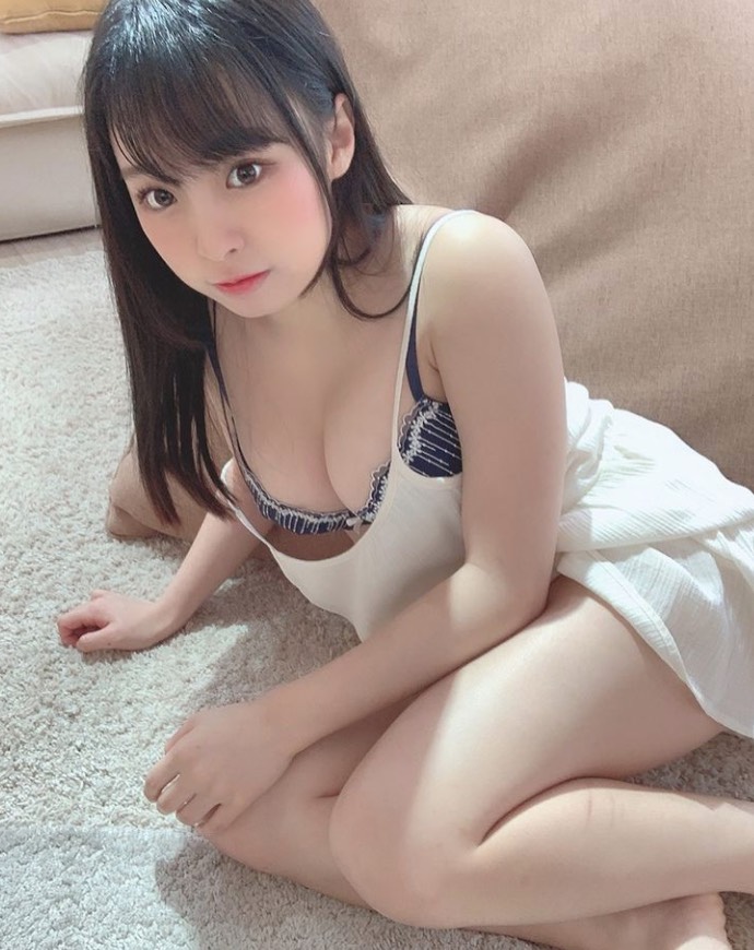Rò rỉ gần 1.000 ảnh riêng tư, hot girl xinh đẹp tức giận, khẳng định không 