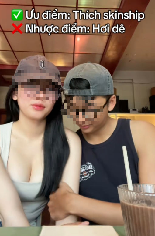 Video đôi bạn trẻ có hành động nhạy cảm nơi công cộng hút hơn 2 triệu lượt xem, CĐM phản ứng trái chiều- Ảnh 1. Video đôi bạn trẻ có hành động nhạy cảm nơi công cộng hút hơn 2 triệu lượt xem, CĐM phản ứng trái chiều- Ảnh 1.