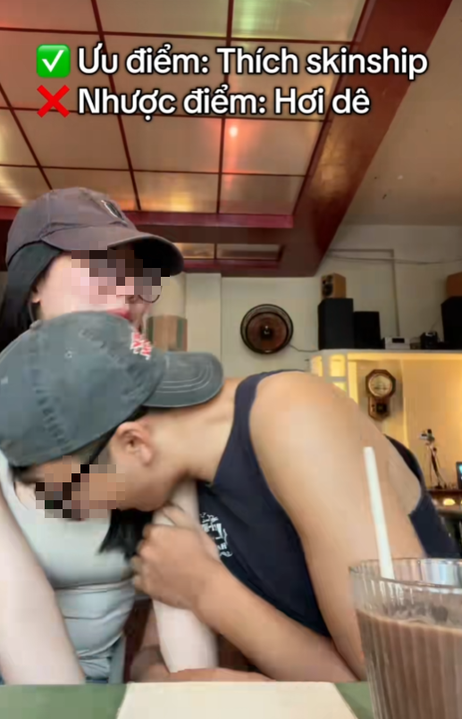Video đôi bạn trẻ có hành động nhạy cảm nơi công cộng hút hơn 2 triệu lượt xem, CĐM phản ứng trái chiều- Ảnh 2. Video đôi bạn trẻ có hành động nhạy cảm nơi công cộng hút hơn 2 triệu lượt xem, CĐM phản ứng trái chiều- Ảnh 2.