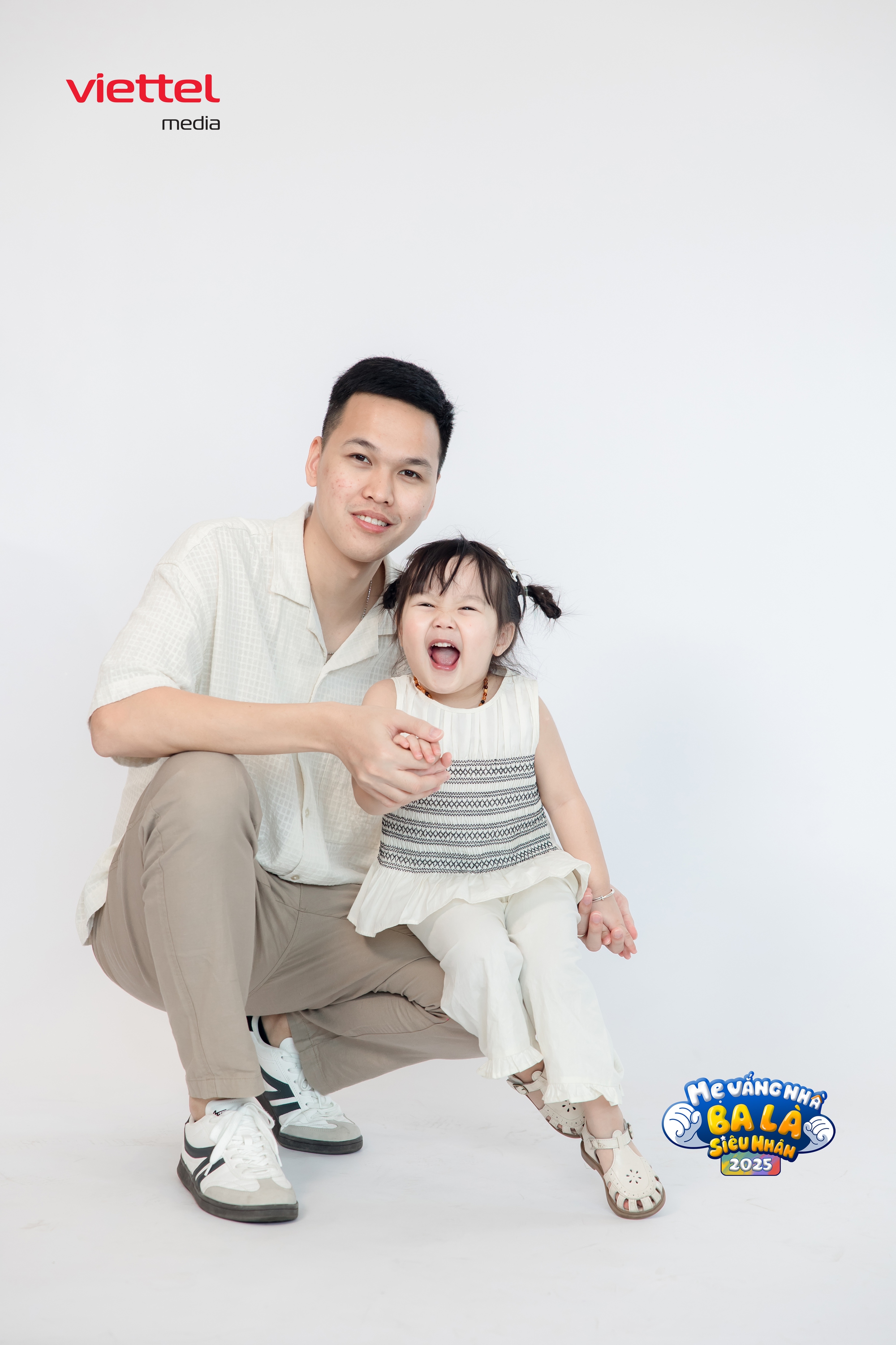 Chim Sẻ Đi Nắng cùng con gái tham gia truyền hình thực tế, vừa lên sóng đã gây sốt- Ảnh 1. Chim Sẻ Đi Nắng cùng con gái tham gia truyền hình thực tế, vừa lên sóng đã gây sốt- Ảnh 1.
