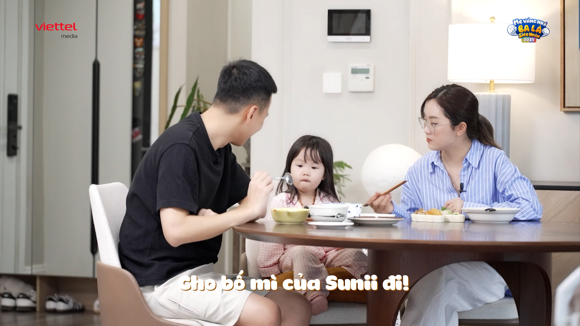Chim Sẻ Đi Nắng cùng con gái tham gia truyền hình thực tế, vừa lên sóng đã gây sốt- Ảnh 4. Chim Sẻ Đi Nắng cùng con gái tham gia truyền hình thực tế, vừa lên sóng đã gây sốt- Ảnh 4.