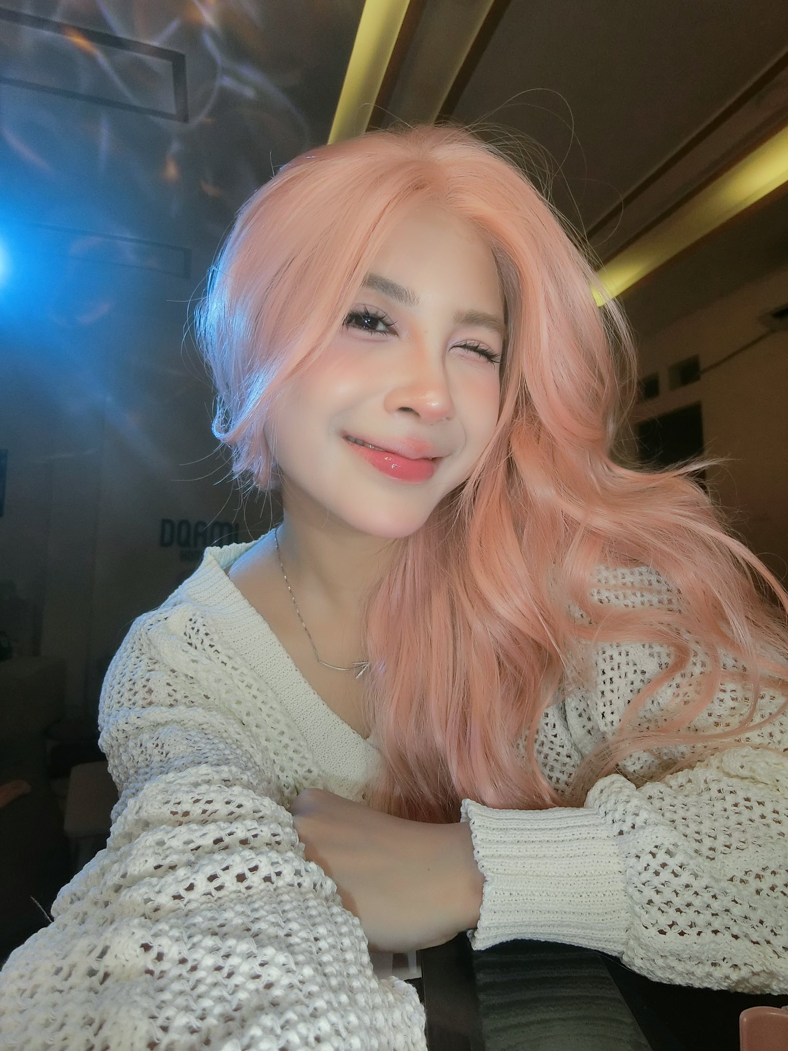 Chẳng diện đồ hở bạo, nữ streamer vẫn khiến fan nam ngẩn ngơ, ví như Seraphine đời thực- Ảnh 6.