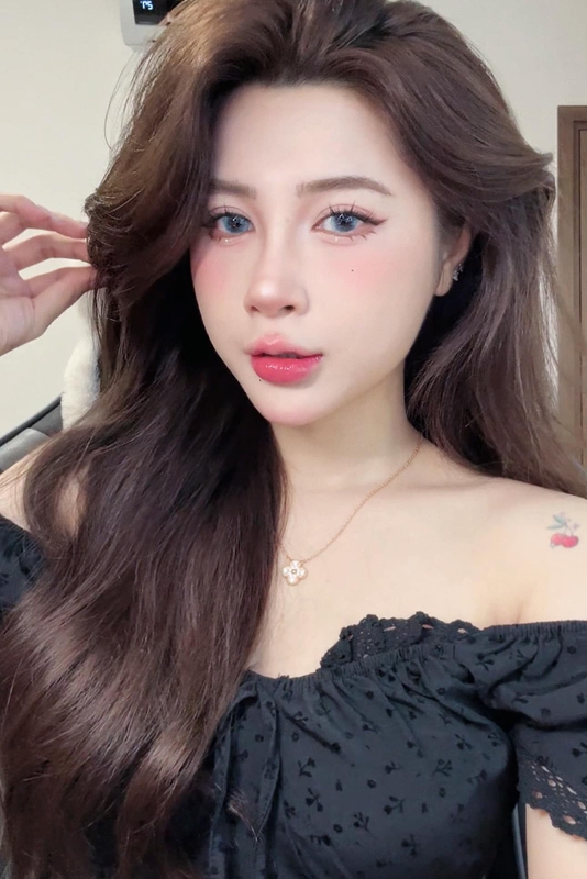 Chẳng diện đồ hở bạo, nữ streamer vẫn khiến fan nam ngẩn ngơ, ví như Seraphine đời thực- Ảnh 3.
