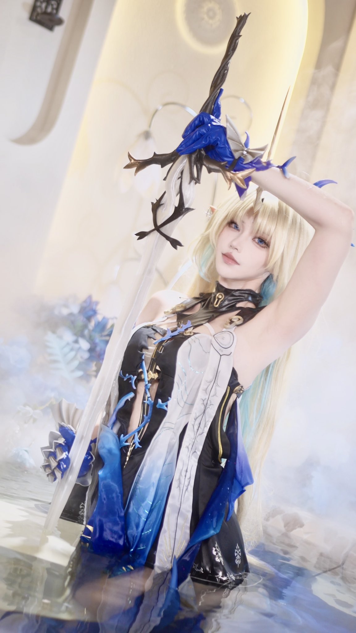 Nữ coser xinh đẹp biến hình khiến fan đứng ngồi không yên- Ảnh 2. Nữ coser xinh đẹp biến hình khiến fan đứng ngồi không yên- Ảnh 2.