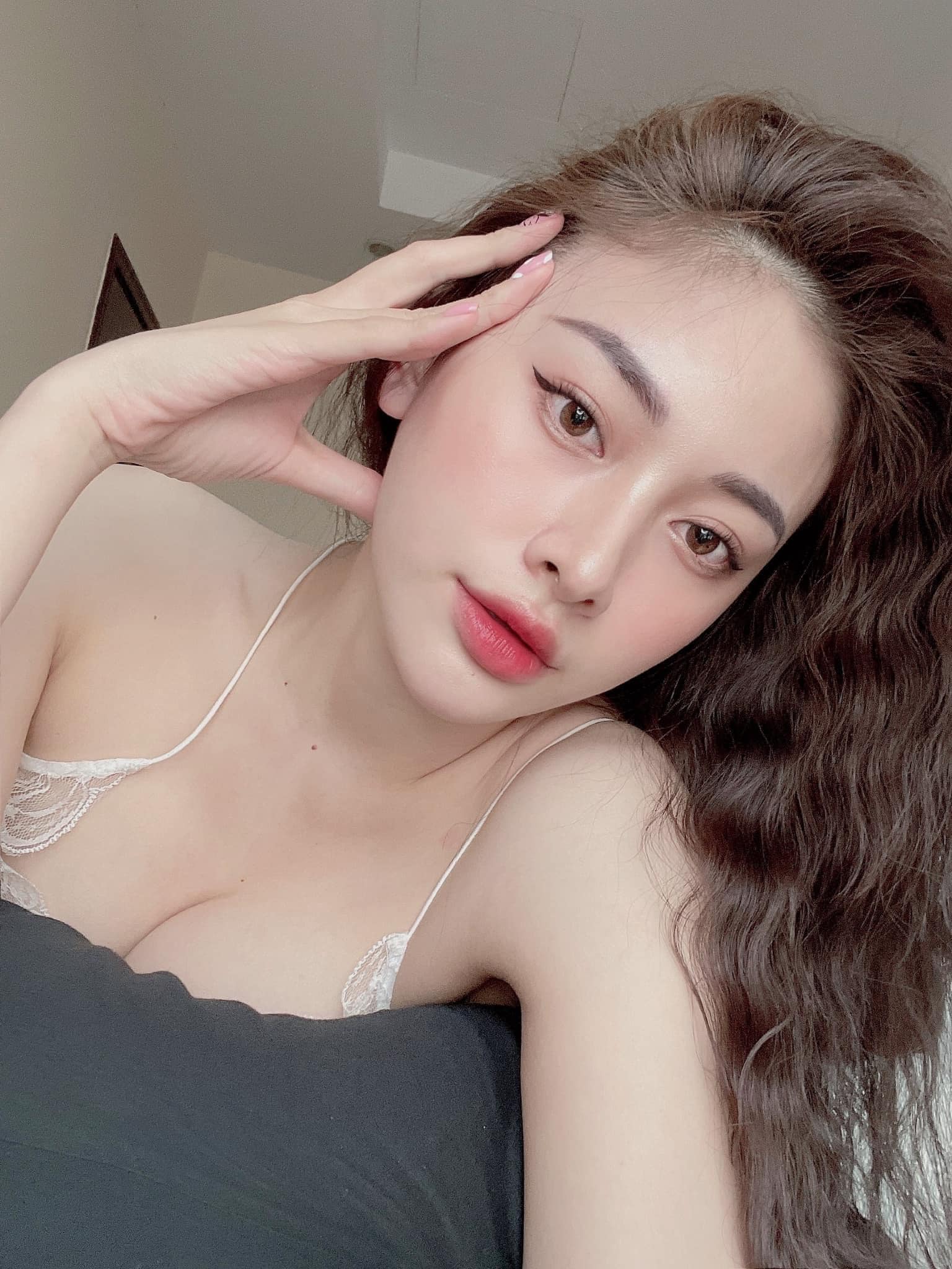 Another hot girl causes a stir by revealing a series of stunning photos showcasing her smooth shoulders 10 Thảo Ly at K-Star Spark