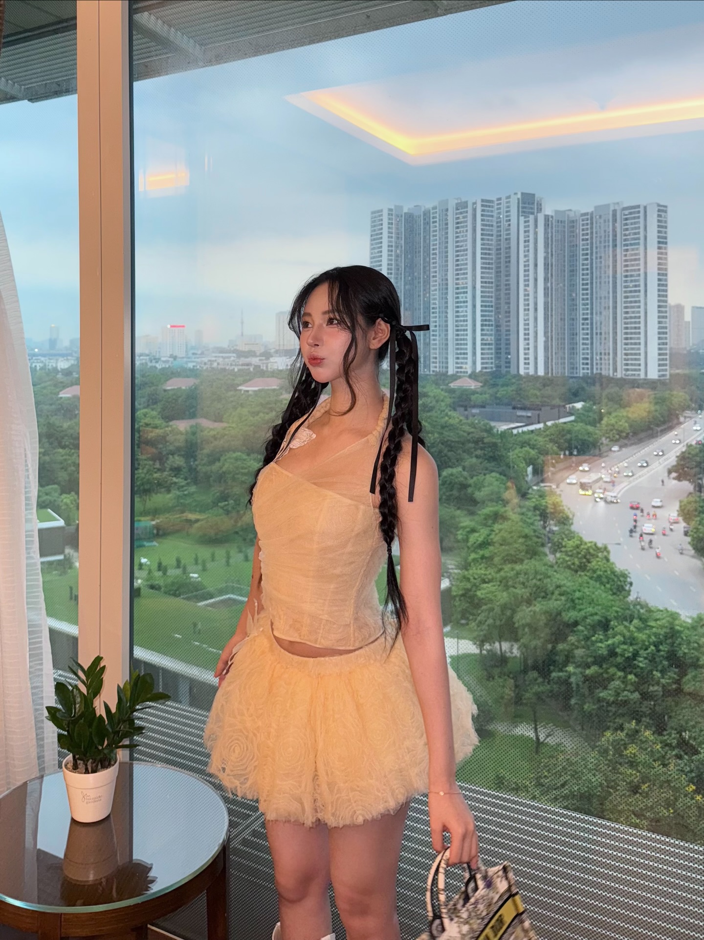Admiring the Beauty of the Vietnamese TikToker Who Caught G-Dragon's Attention 2 G-Dragon performance