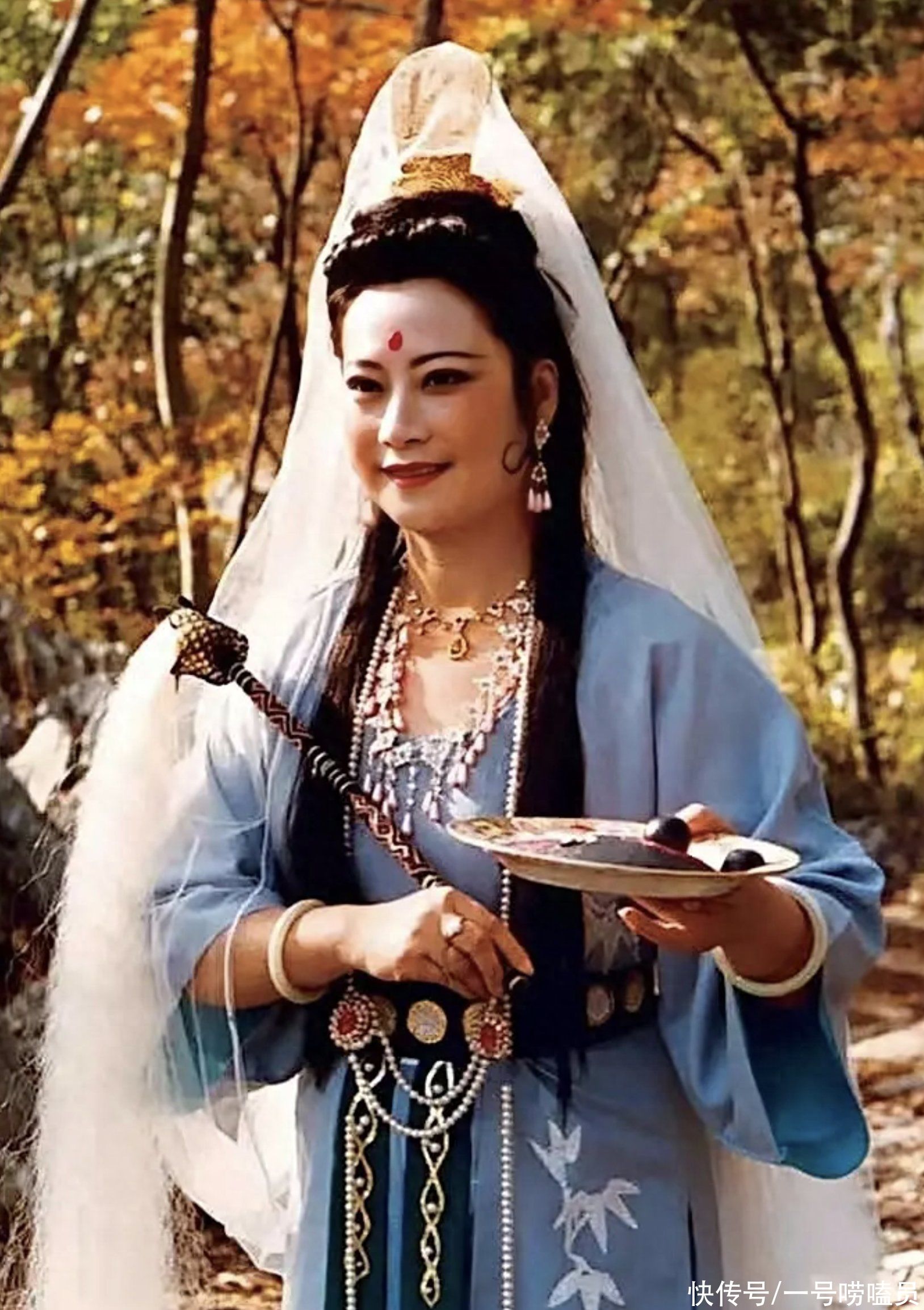 “Quan Âm Bồ Tát” được công chúng quỳ lạy, thờ cúng liên tục gặp chuyện lạ- Ảnh 5.