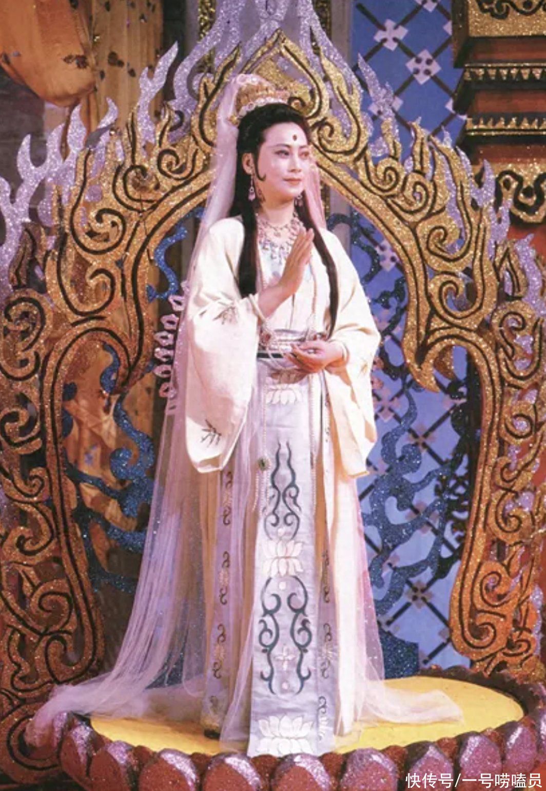 “Quan Âm Bồ Tát” được công chúng quỳ lạy, thờ cúng liên tục gặp chuyện lạ- Ảnh 3.