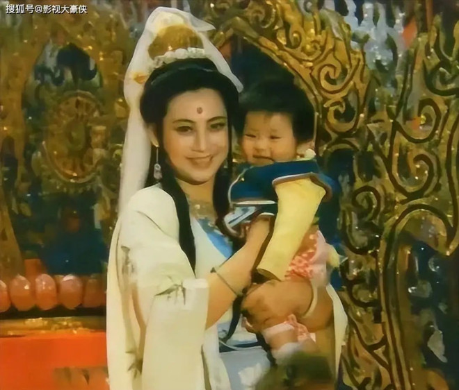 “Quan Âm Bồ Tát” được công chúng quỳ lạy, thờ cúng liên tục gặp chuyện lạ- Ảnh 4.