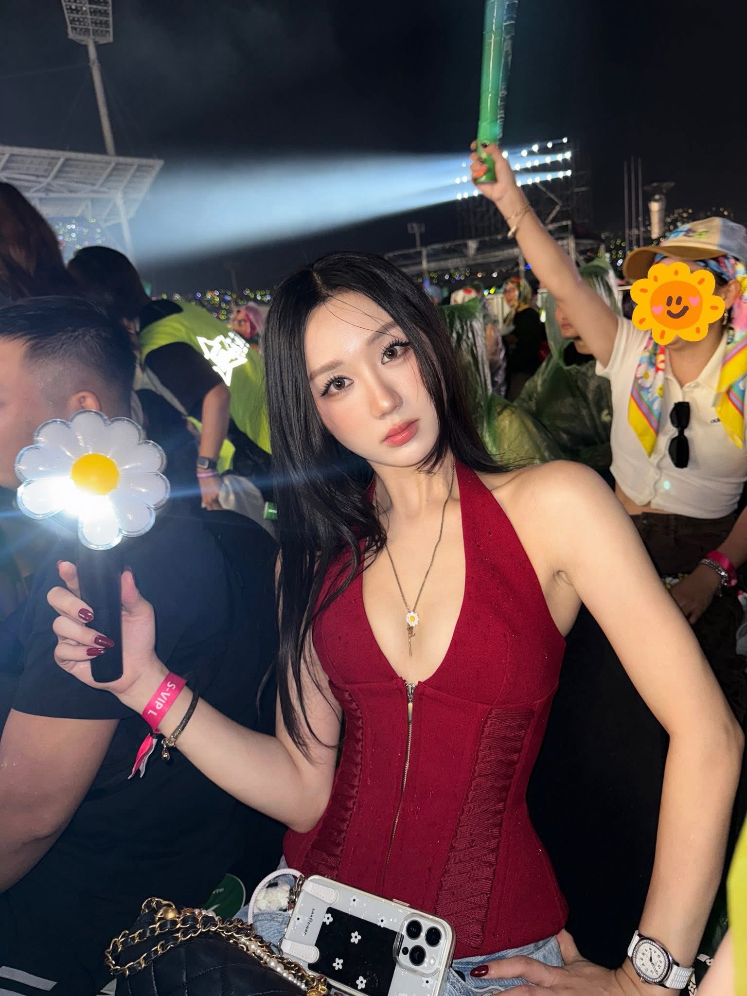 Dù vậy nhan sắc của nữ streamer bị cho là khá Dù vậy nhan sắc của nữ streamer bị cho là khá