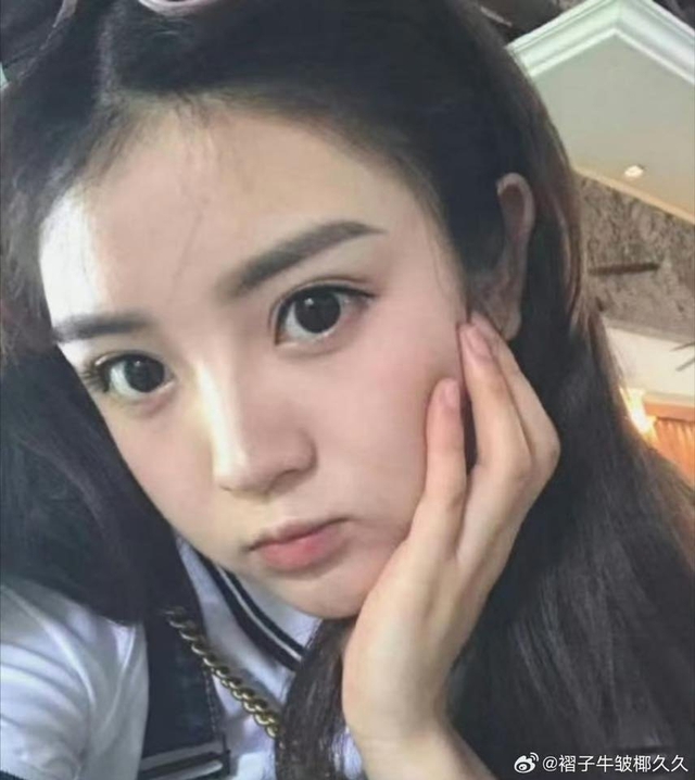 Visual thời đi học của búp bê đẹp nhất Trung Quốc: Da trắng mặt nhỏ mắt to, bao nhiêu cái đẹp tụ hết vào một người- Ảnh 6. Visual thời đi học của búp bê đẹp nhất Trung Quốc: Da trắng mặt nhỏ mắt to, bao nhiêu cái đẹp tụ hết vào một người- Ảnh 6.
