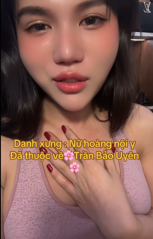 Nữ TikToker tự nhận nữ hoàng nội y thế hệ mới, không ngại va chạm, nổ Nữ TikToker tự nhận nữ hoàng nội y thế hệ mới, không ngại va chạm, nổ