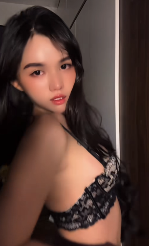 Nữ TikToker tự nhận nữ hoàng nội y thế hệ mới, không ngại va chạm, nổ Nữ TikToker tự nhận nữ hoàng nội y thế hệ mới, không ngại va chạm, nổ
