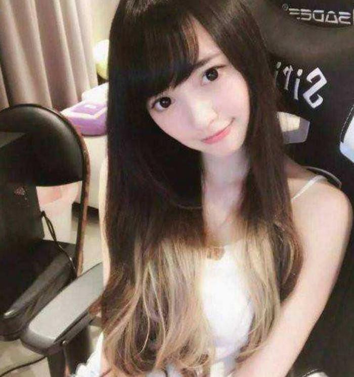 Gặp sự cố bất ngờ trên sóng, nữ streamer xinh đẹp tá hỏa, may có fan gọi cảnh sát hộ- Ảnh 4. Gặp sự cố bất ngờ trên sóng, nữ streamer xinh đẹp tá hỏa, may có fan gọi cảnh sát hộ- Ảnh 4.