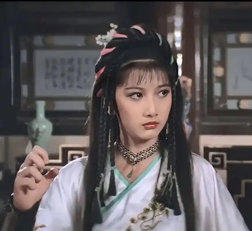 Liu Yifei as Zhao Min Liu Yifei as Zhao Min