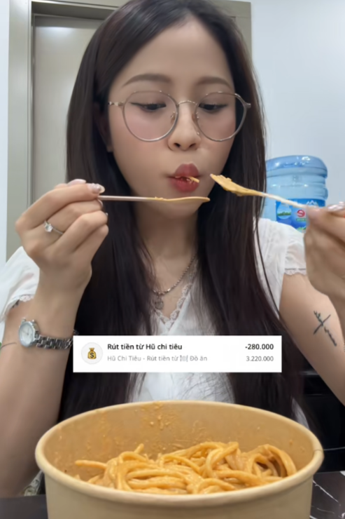 Nữ game thủ xinh đẹp, tuyên bố lương 300 triệu, gây chú ý với tâm sự bí mật chốn công sở- Ảnh 2. Nữ game thủ xinh đẹp, tuyên bố lương 300 triệu, gây chú ý với tâm sự bí mật chốn công sở- Ảnh 2.