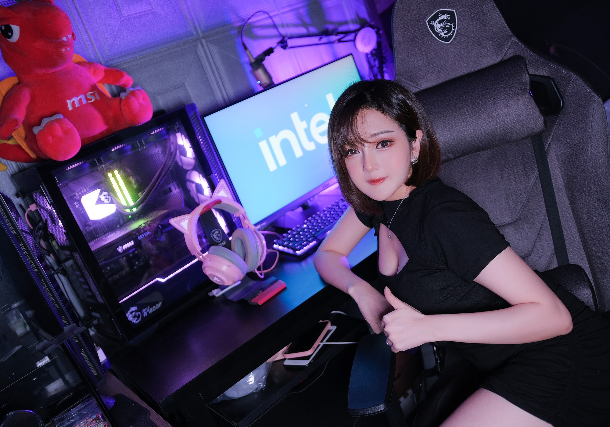 No longer suspected of photo editing, the female streamer is rumored to have undergone cosmetic surgery 9 Trang Bít Tết showcasing her beauty and personality.