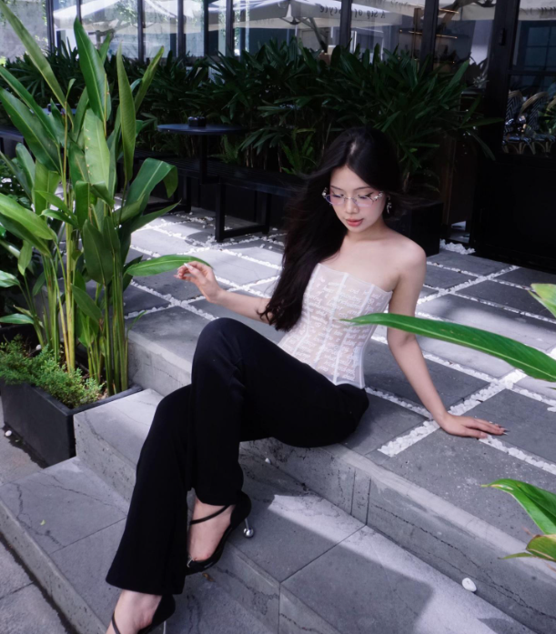TikToker xinh đẹp hút hơn 3 triệu view chỉ với một clip hơn mười giây- Ảnh 2. TikToker xinh đẹp hút hơn 3 triệu view chỉ với một clip hơn mười giây- Ảnh 2.
