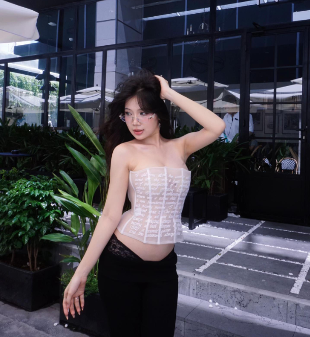 TikToker xinh đẹp hút hơn 3 triệu view chỉ với một clip hơn mười giây- Ảnh 3. TikToker xinh đẹp hút hơn 3 triệu view chỉ với một clip hơn mười giây- Ảnh 3.