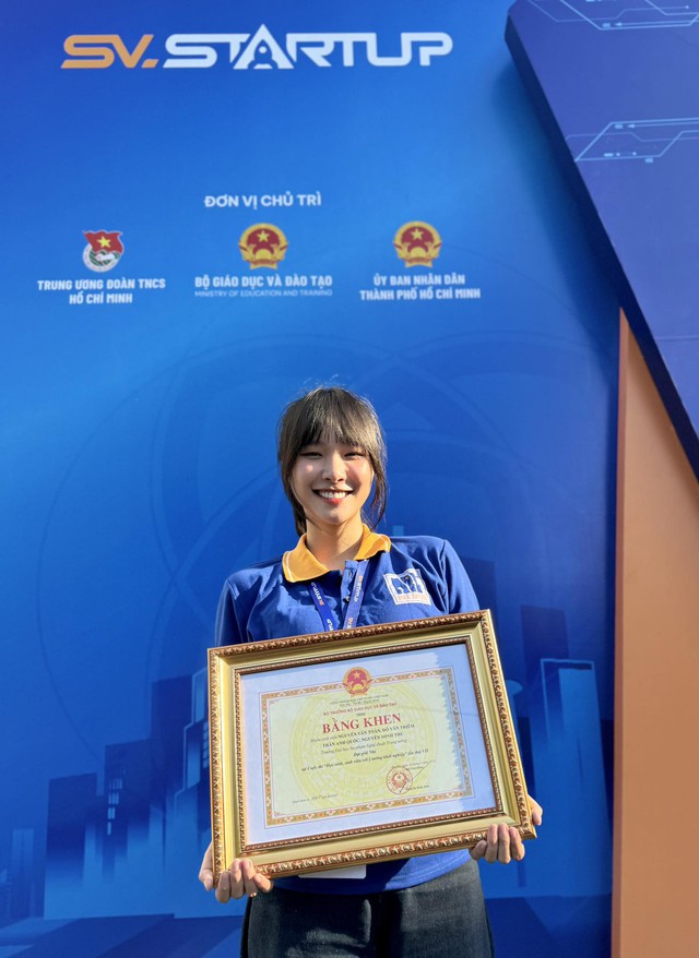Nữ TikToker cùng thời với Lê Bống thay đổi ngỡ ngàng, Nữ TikToker cùng thời với Lê Bống thay đổi ngỡ ngàng,