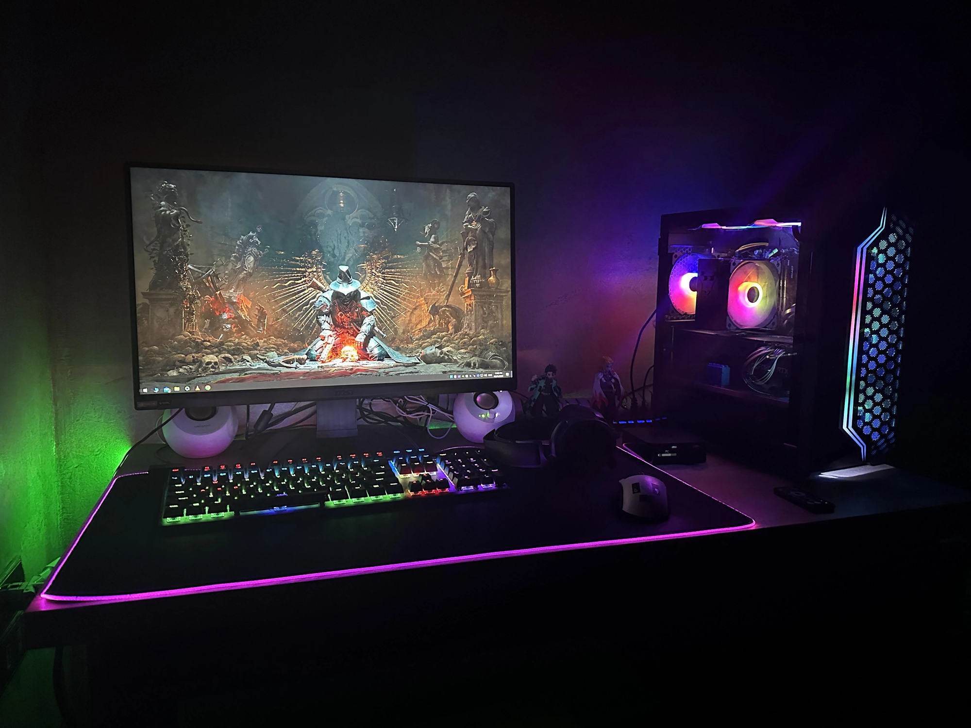 Gặp tai nạn ảnh hưởng tính mạng, dàn PC của nam game thủ vẫn sống sót một cách thần kỳ...- Ảnh 1. Gặp tai nạn ảnh hưởng tính mạng, dàn PC của nam game thủ vẫn sống sót một cách thần kỳ...- Ảnh 1.