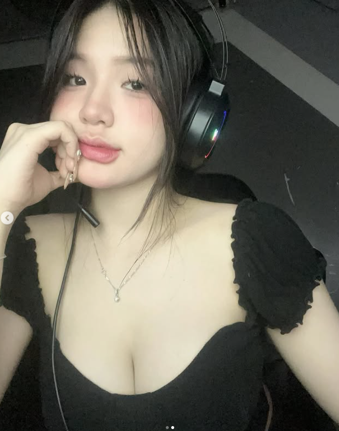 Nữ game thủ Việt cực táo bạo, tự tin khoe vóc dáng nóng bỏng, khó cưỡng- Ảnh 3. Nữ game thủ Việt cực táo bạo, tự tin khoe vóc dáng nóng bỏng, khó cưỡng- Ảnh 3.