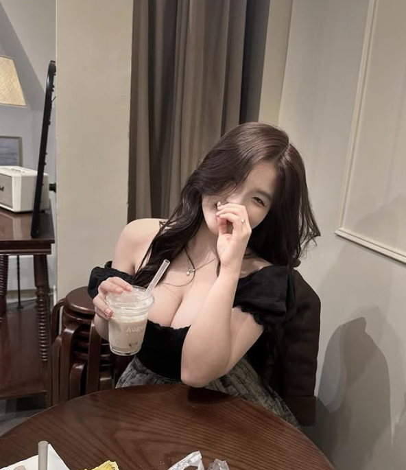 Nữ game thủ Việt cực táo bạo, tự tin khoe vóc dáng nóng bỏng, khó cưỡng- Ảnh 8. Nữ game thủ Việt cực táo bạo, tự tin khoe vóc dáng nóng bỏng, khó cưỡng- Ảnh 8.