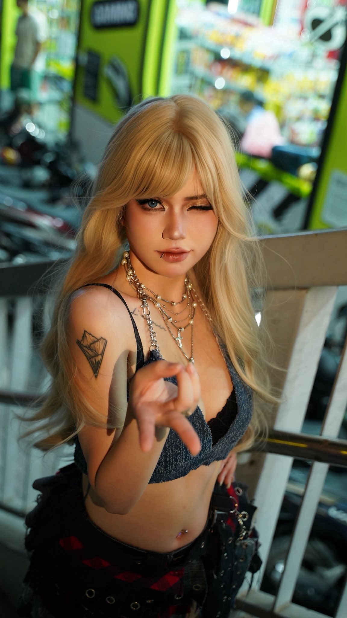 Hot girl phòng net lại trổ tài Hot girl phòng net lại trổ tài