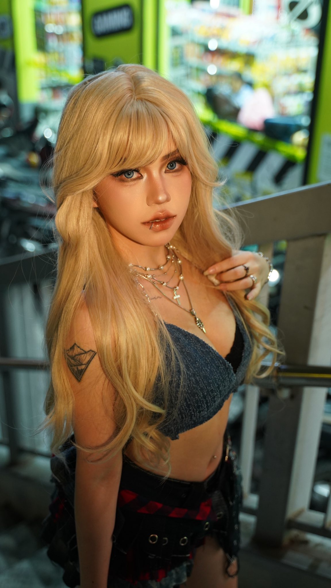 Hot girl phòng net lại trổ tài Hot girl phòng net lại trổ tài