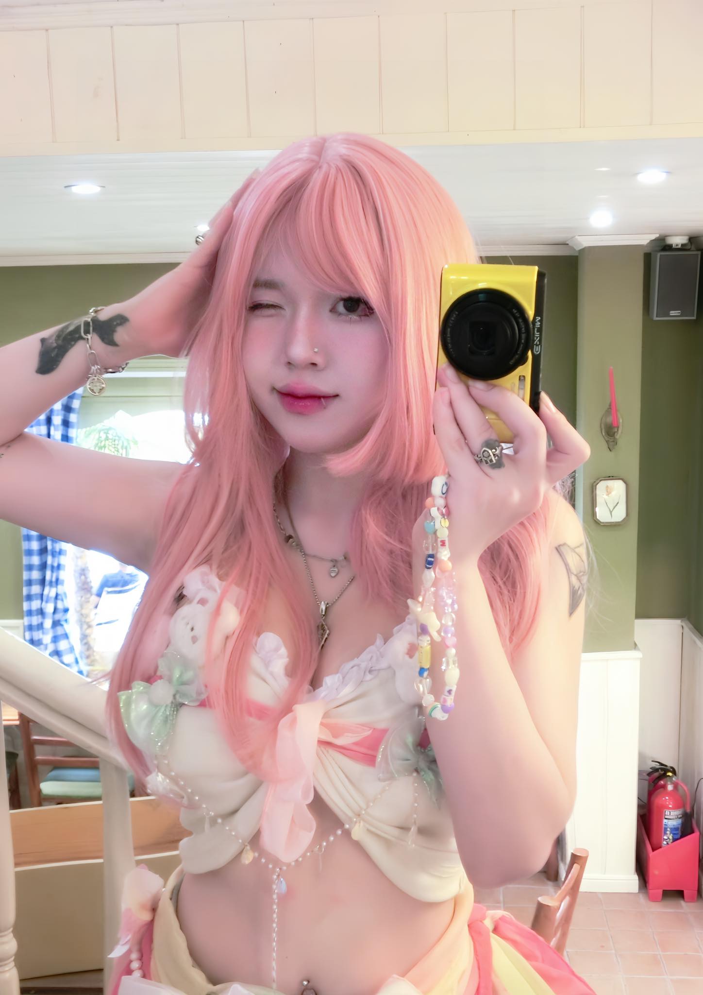 Hot girl phòng net lại trổ tài Hot girl phòng net lại trổ tài