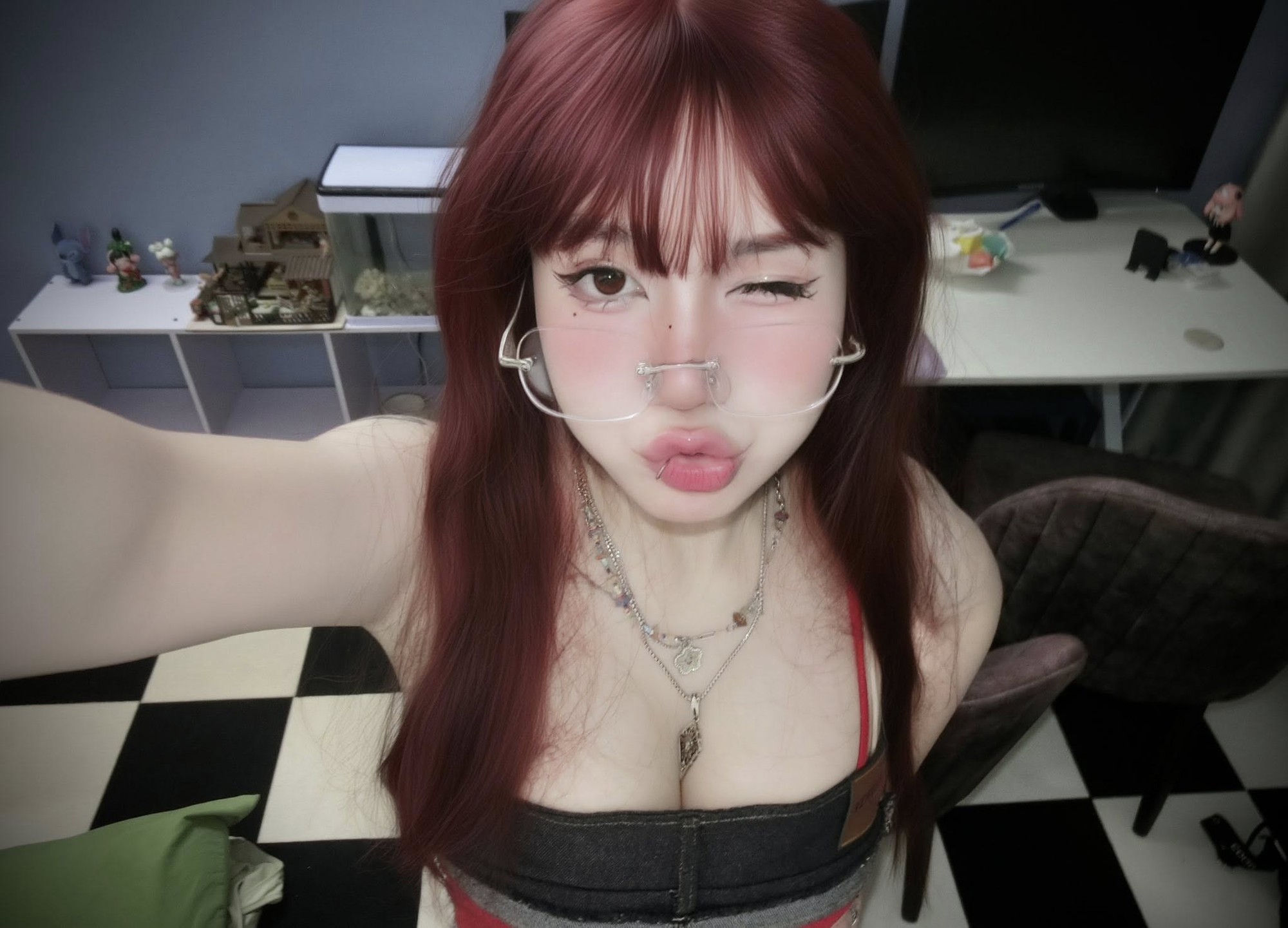 Hot girl phòng net lại trổ tài Hot girl phòng net lại trổ tài