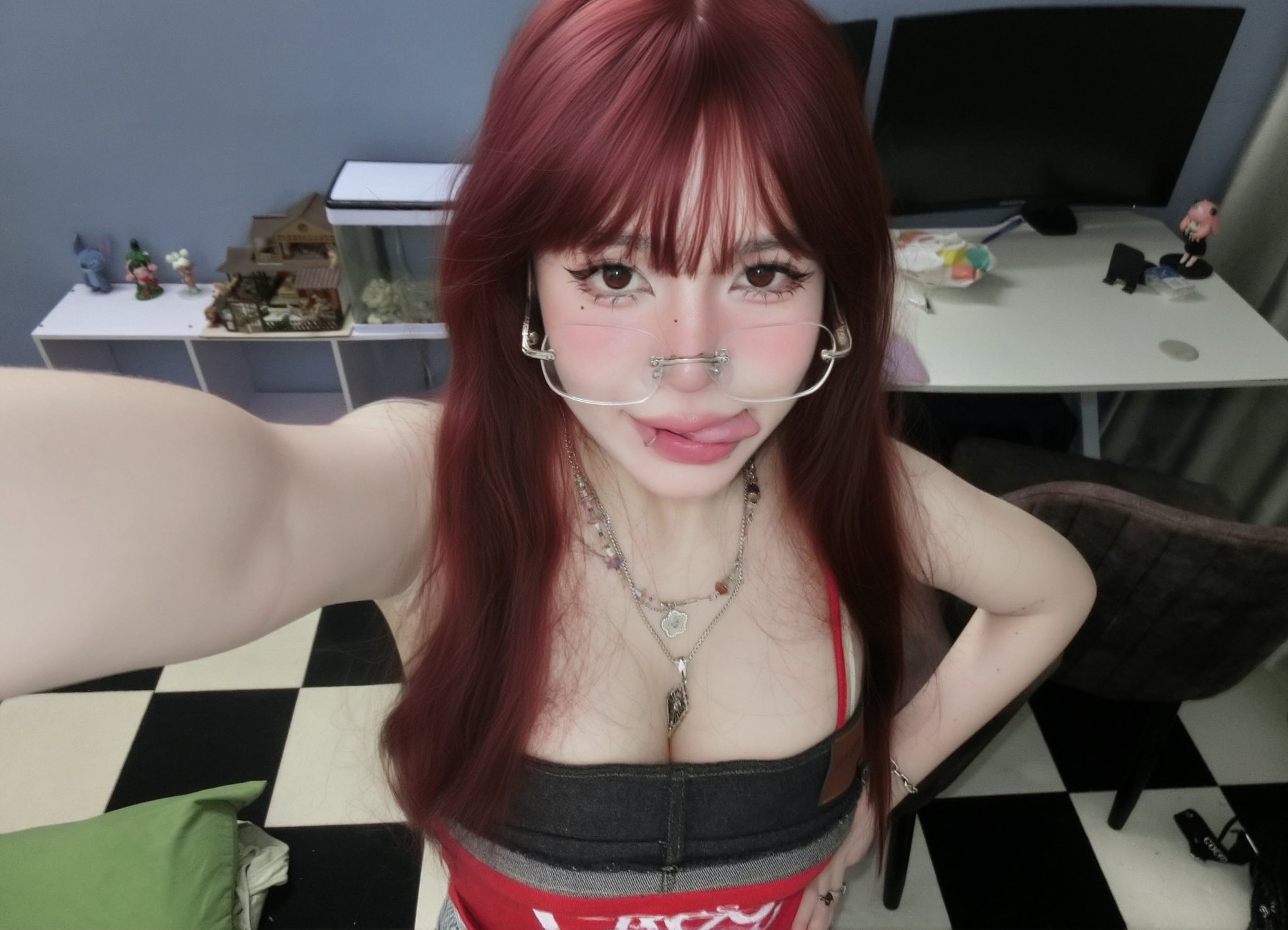 Hot girl phòng net lại trổ tài Hot girl phòng net lại trổ tài