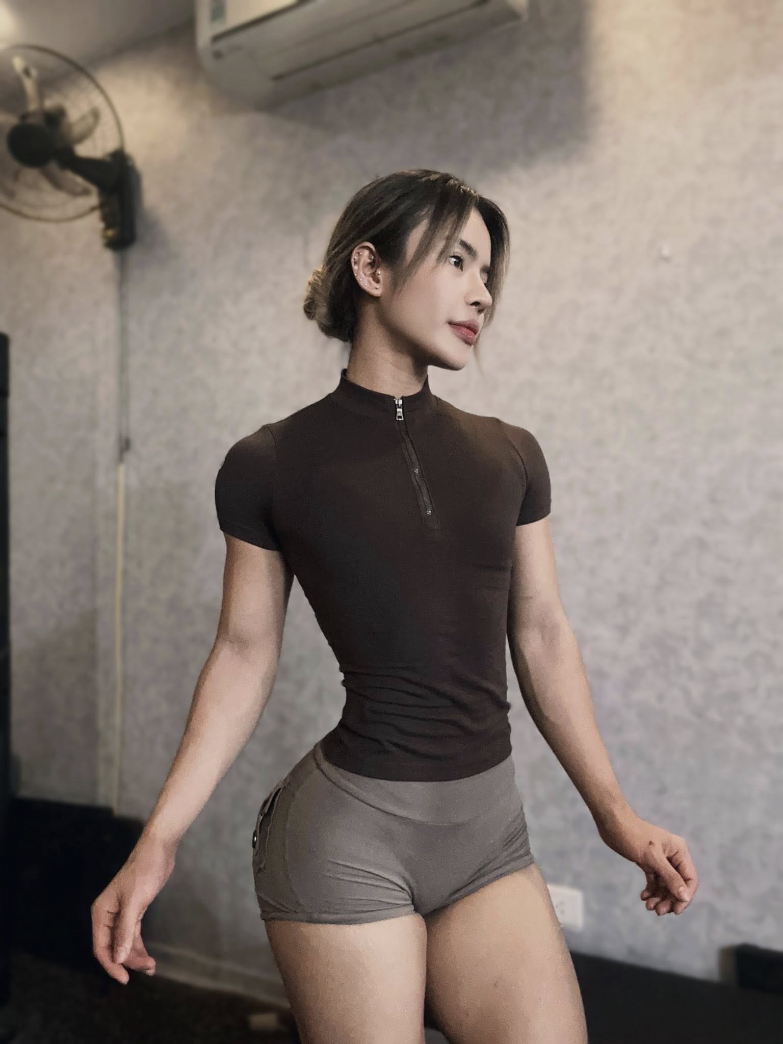 CĐM ngỡ ảnh AI, nữ gymer sở hữu vòng 3 gần một mét đọc hẳn địa chỉ cho ai muốn xem trực tiếp- Ảnh 2. CĐM ngỡ ảnh AI, nữ gymer sở hữu vòng 3 gần một mét đọc hẳn địa chỉ cho ai muốn xem trực tiếp- Ảnh 2.
