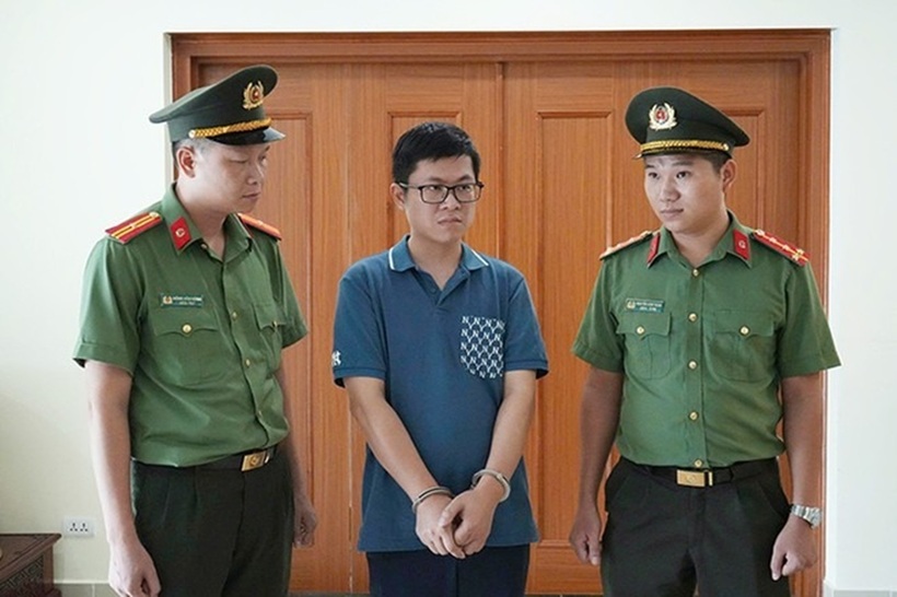 Bắt 2 ông trùm 8X dùng công nghệ cao điều hành gần 400 website phim đen, phát tán hơn 22.000 clip đồi trụy- Ảnh 2. Bắt 2 ông trùm 8X dùng công nghệ cao điều hành gần 400 website phim đen, phát tán hơn 22.000 clip đồi trụy- Ảnh 2.