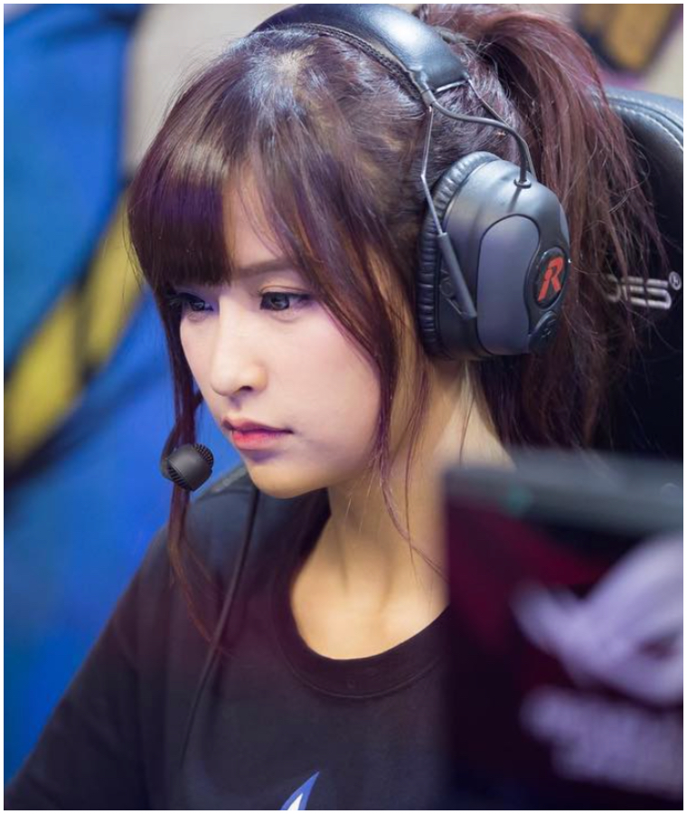 Dính ồn ào rò rỉ ảnh riêng tư với bạn trai cũ, nữ streamer càng 