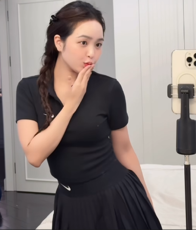 Chia sẻ vlog ra sân, hot girl pickleball để lọt 1 giây hình ảnh siêu ấn tượng- Ảnh 2. Chia sẻ vlog ra sân, hot girl pickleball để lọt 1 giây hình ảnh siêu ấn tượng- Ảnh 2.