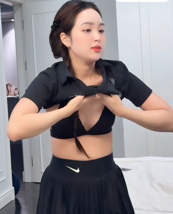 Chia sẻ vlog ra sân, hot girl pickleball để lọt 1 giây hình ảnh siêu ấn tượng- Ảnh 4. Chia sẻ vlog ra sân, hot girl pickleball để lọt 1 giây hình ảnh siêu ấn tượng- Ảnh 4.
