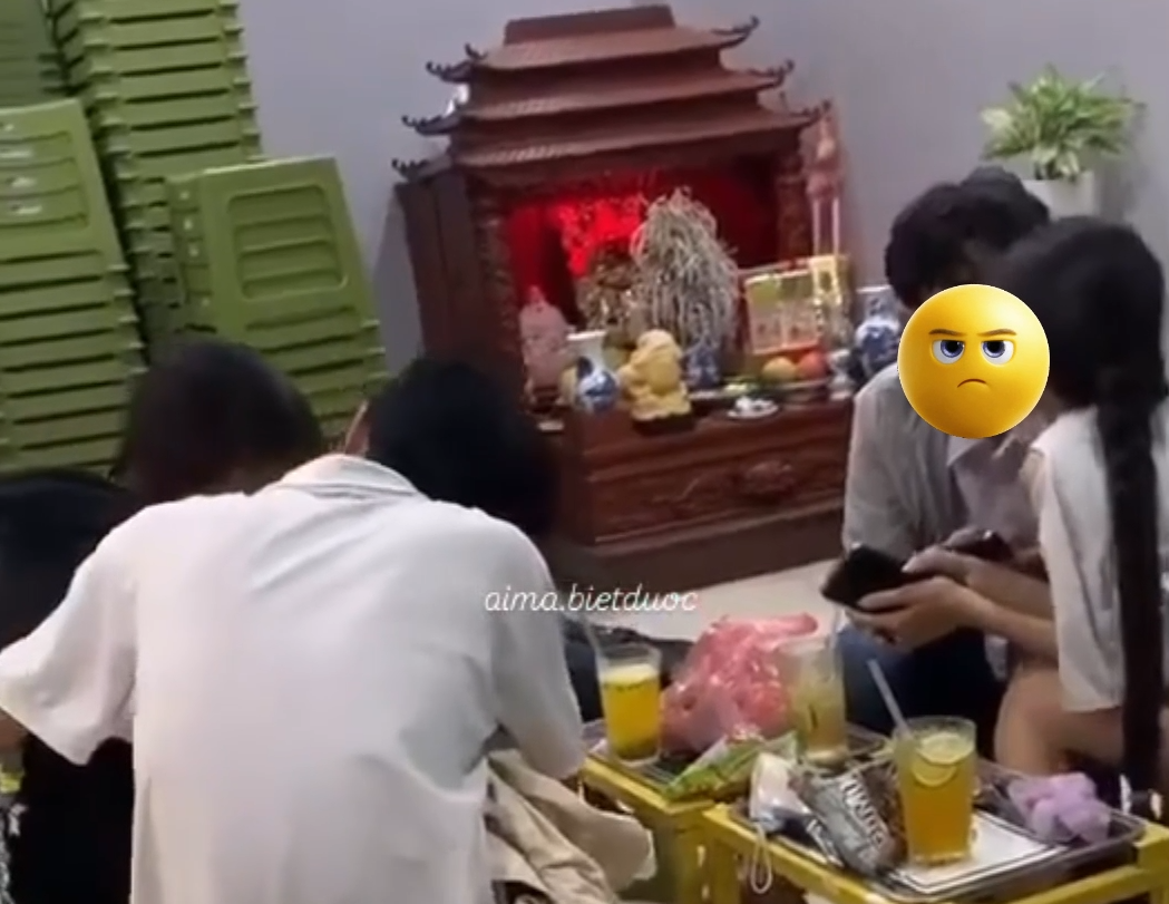 Không ngần ngại làm chuyện riêng tư ở quán trà chanh, hành động tập thể giới trẻ khiến CĐM đặt dấu Không ngần ngại làm chuyện riêng tư ở quán trà chanh, hành động tập thể giới trẻ khiến CĐM đặt dấu