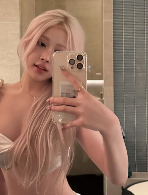 Beauty likened to "Vietnamese Rosé," the pretty girl still gets " scrutinized" for editing her photos to the point of distortion 1 Le Huyen Dieu's stunning appearance
