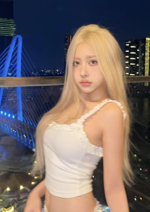Beauty likened to "Vietnamese Rosé," the pretty girl still gets " scrutinized" for editing her photos to the point of distortion 2 Le Huyen Dieu's captivating style
