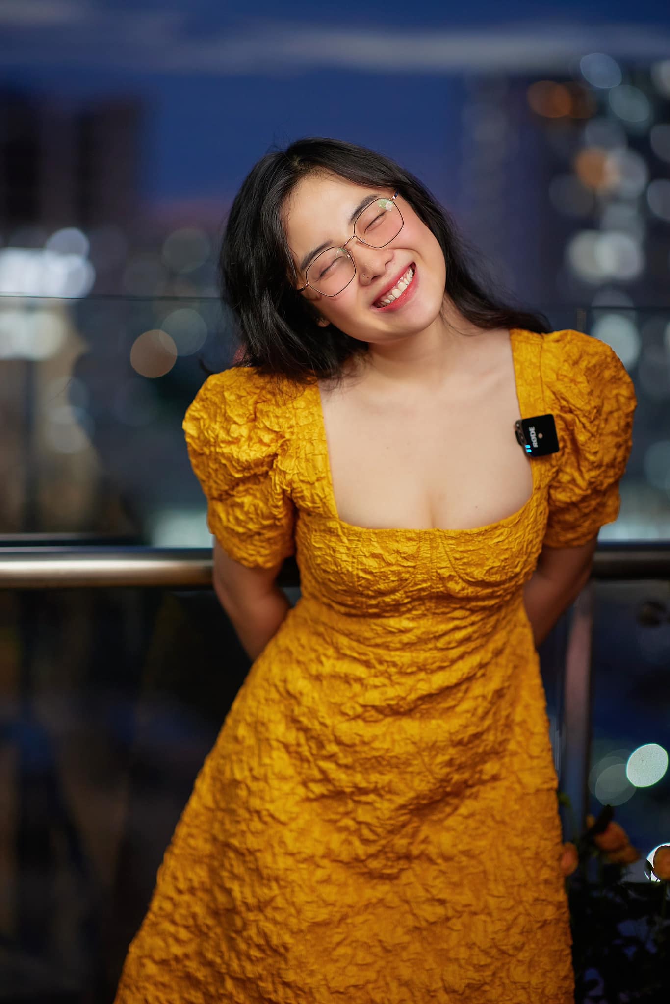 "Full" Display of Sensual Figure in an Extremely Elegant Way by TikToker Hot Girl 1 Hồng Trần Naiverosie