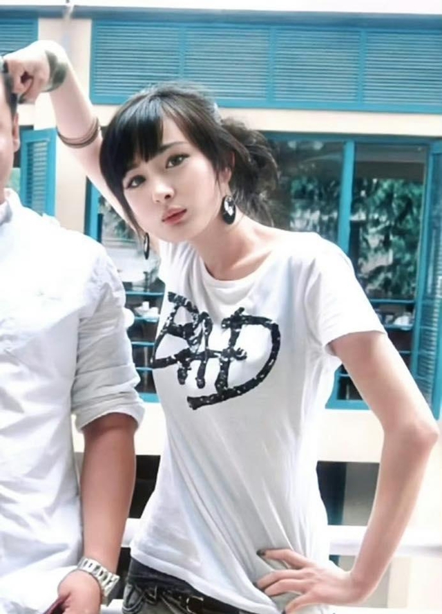 Dương Mịch 17 tuổi đẹp không gì sánh nổi: Gương mặt quốc sắc thiên hương, ăn tiền nhất là đôi mắt nghìn năm có một- Ảnh 4. Dương Mịch 17 tuổi đẹp không gì sánh nổi: Gương mặt quốc sắc thiên hương, ăn tiền nhất là đôi mắt nghìn năm có một- Ảnh 4.