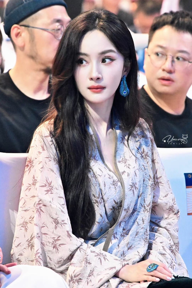 Dương Mịch 17 tuổi đẹp không gì sánh nổi: Gương mặt quốc sắc thiên hương, ăn tiền nhất là đôi mắt nghìn năm có một- Ảnh 11. Dương Mịch 17 tuổi đẹp không gì sánh nổi: Gương mặt quốc sắc thiên hương, ăn tiền nhất là đôi mắt nghìn năm có một- Ảnh 11.