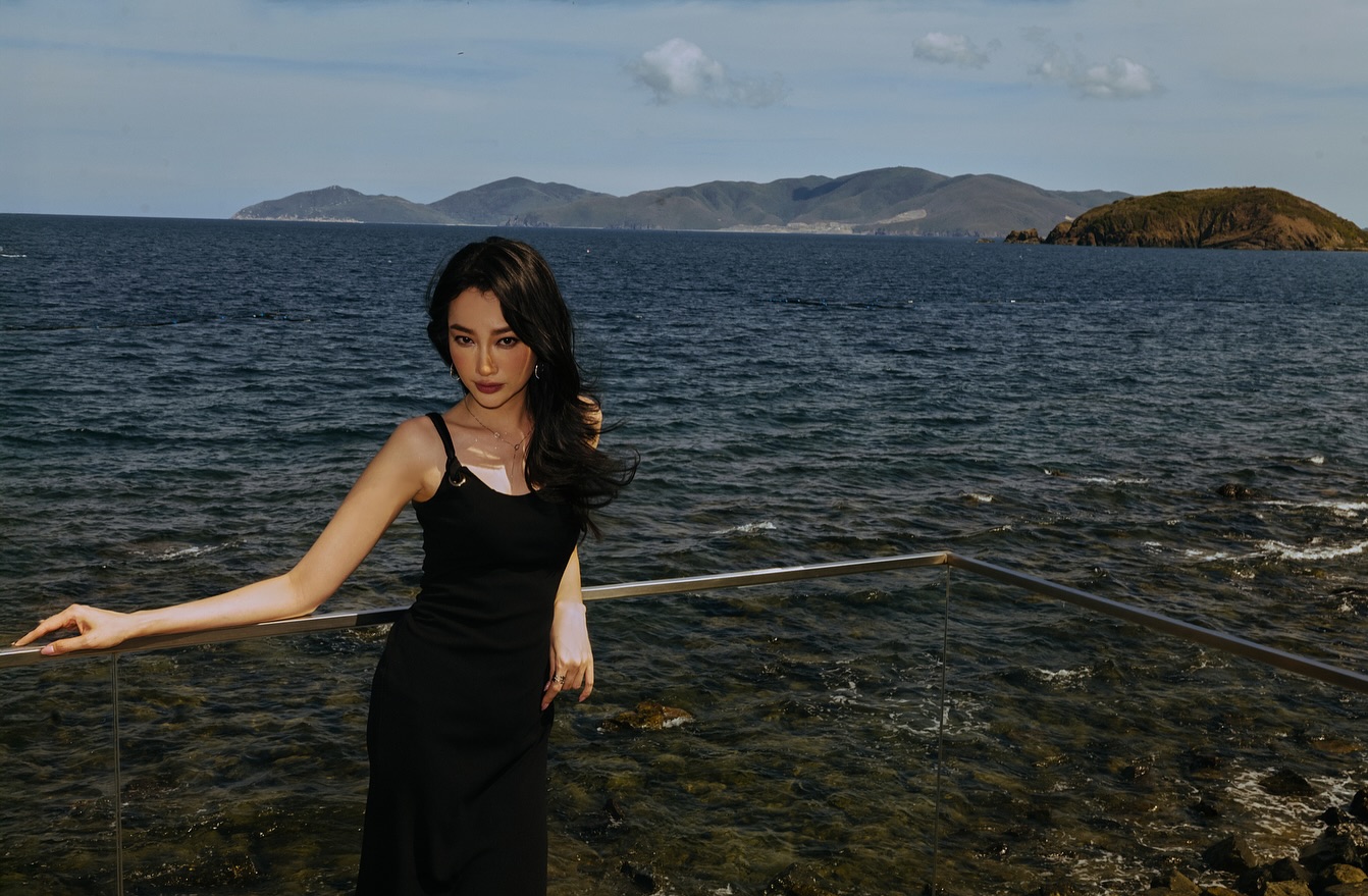 Nhan sắc gây sốc của mỹ nhân Việt lọt top 100 gương mặt đẹp nhất thế giới, nhìn ảnh cận mặt càng không thể tin nổi- Ảnh 6. Nhan sắc gây sốc của mỹ nhân Việt lọt top 100 gương mặt đẹp nhất thế giới, nhìn ảnh cận mặt càng không thể tin nổi- Ảnh 6.