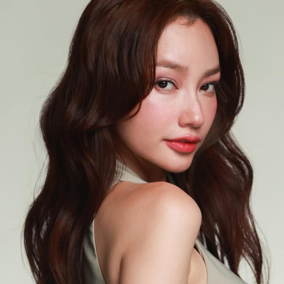 Nhan sắc gây sốc của mỹ nhân Việt lọt top 100 gương mặt đẹp nhất thế giới, nhìn ảnh cận mặt càng không thể tin nổi- Ảnh 4. Nhan sắc gây sốc của mỹ nhân Việt lọt top 100 gương mặt đẹp nhất thế giới, nhìn ảnh cận mặt càng không thể tin nổi- Ảnh 4.