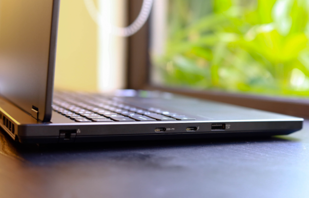 Trải nghiệm Lenovo Legion 5i 15IAX10 – Chiến binh gaming “ẩn mình” trong lớp vỏ lịch thiệp- Ảnh 3. Trải nghiệm Lenovo Legion 5i 15IAX10 – Chiến binh gaming “ẩn mình” trong lớp vỏ lịch thiệp- Ảnh 3.