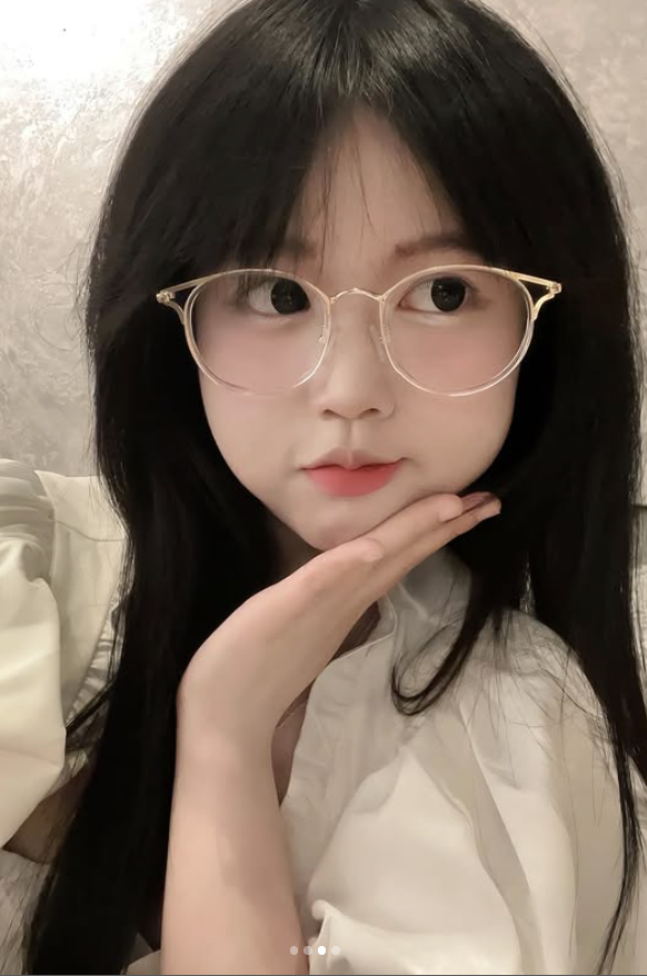 Cosplay Bạch Tuyết, hot girl Instagram gây 